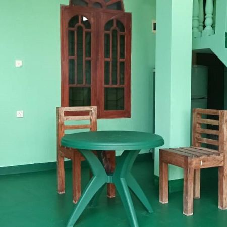 Lagoon Inn Hambantota Buitenkant foto