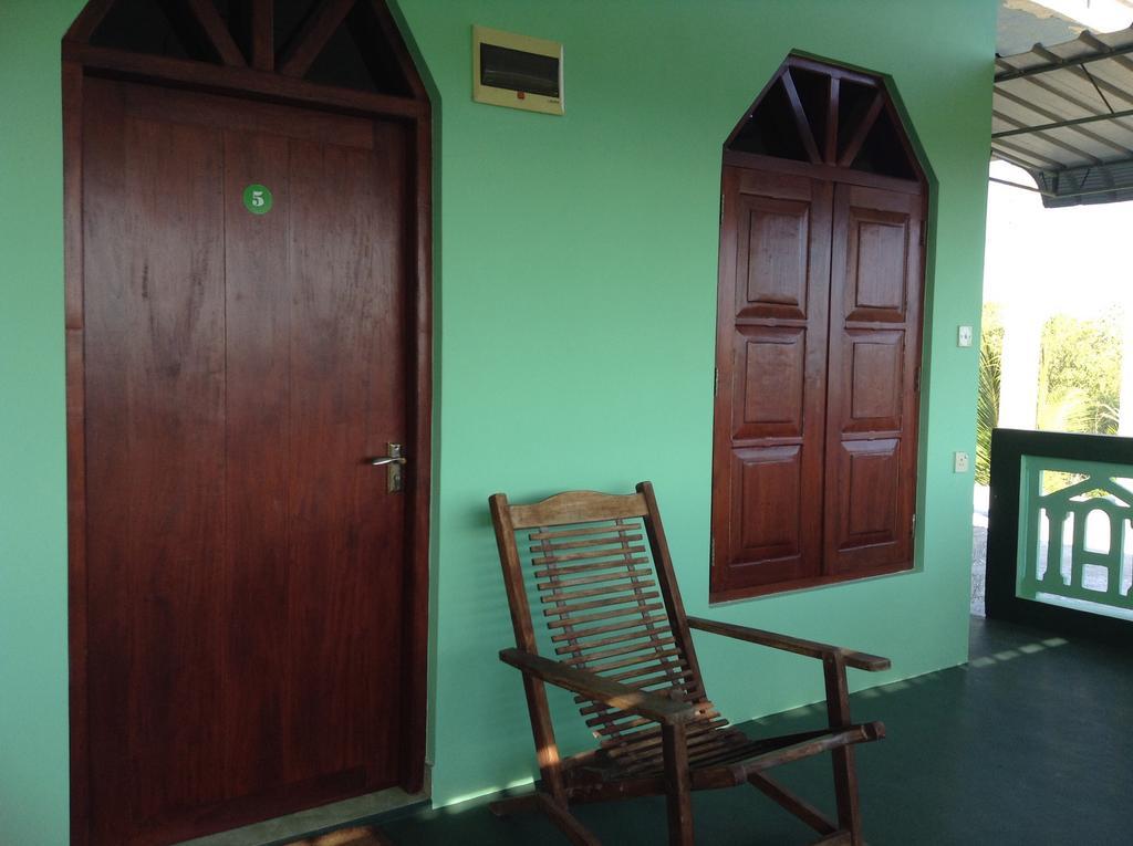 Lagoon Inn Hambantota Buitenkant foto