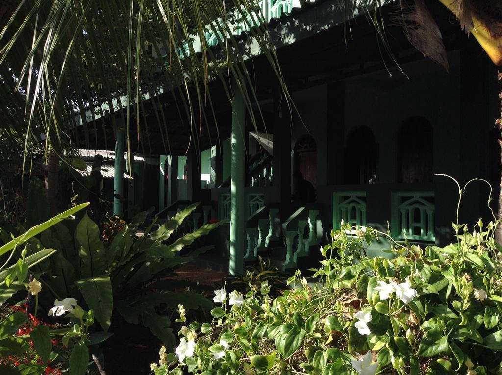 Lagoon Inn Hambantota Buitenkant foto