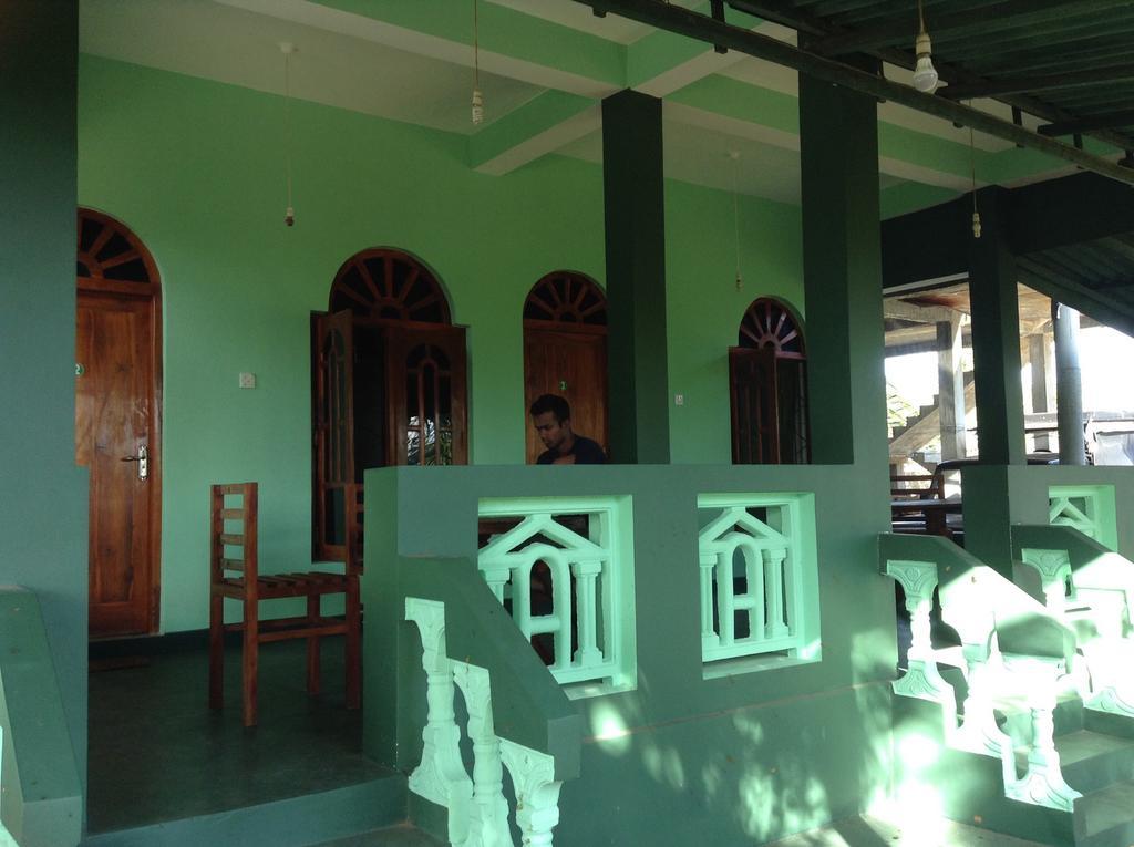 Lagoon Inn Hambantota Buitenkant foto