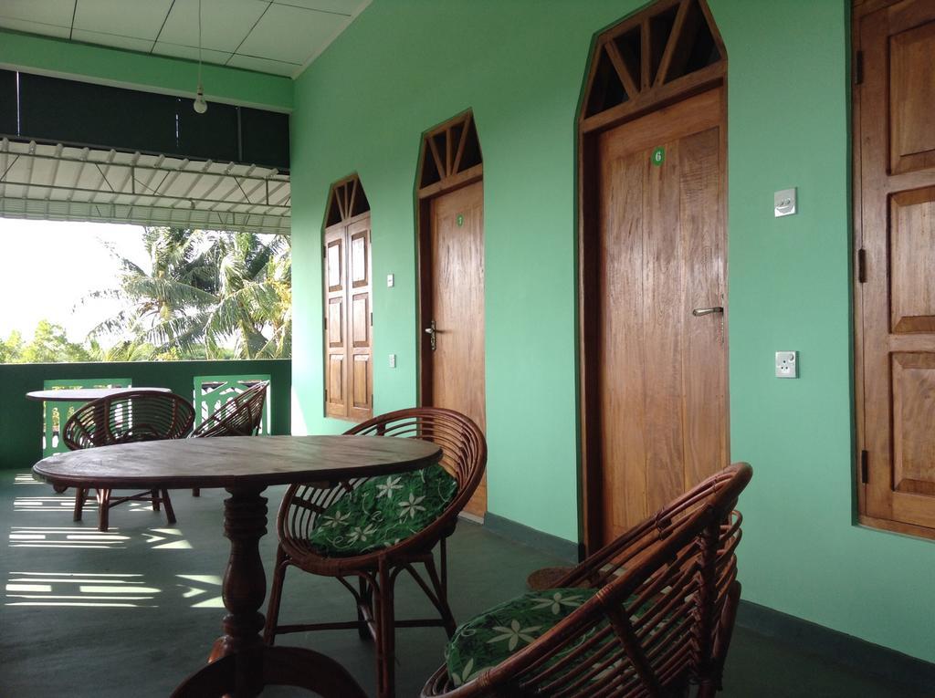 Lagoon Inn Hambantota Buitenkant foto
