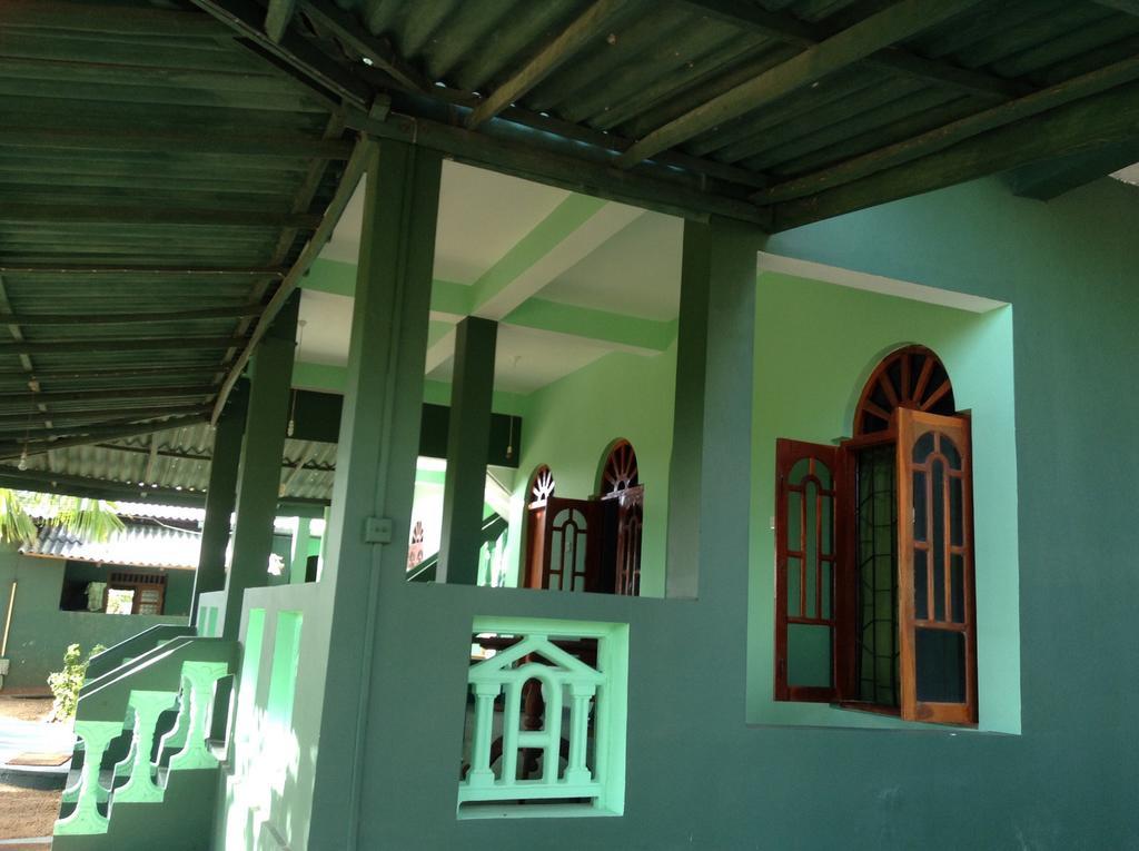 Lagoon Inn Hambantota Buitenkant foto