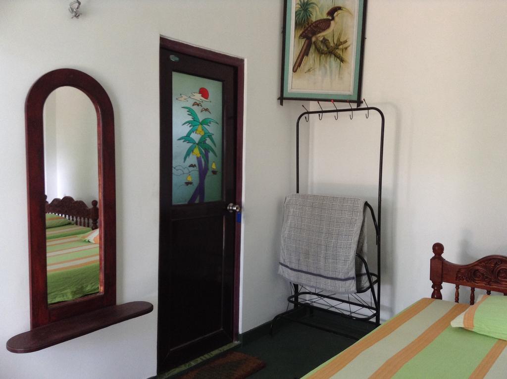 Lagoon Inn Hambantota Buitenkant foto