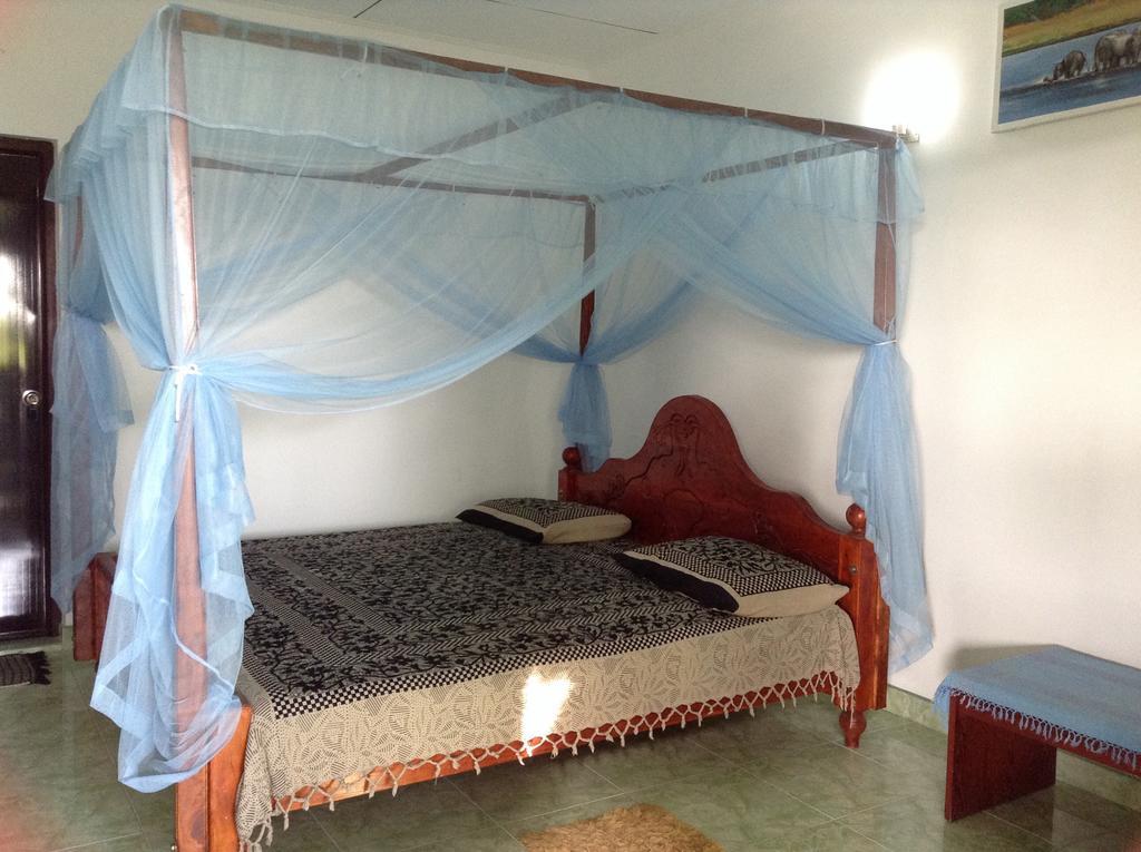 Lagoon Inn Hambantota Buitenkant foto
