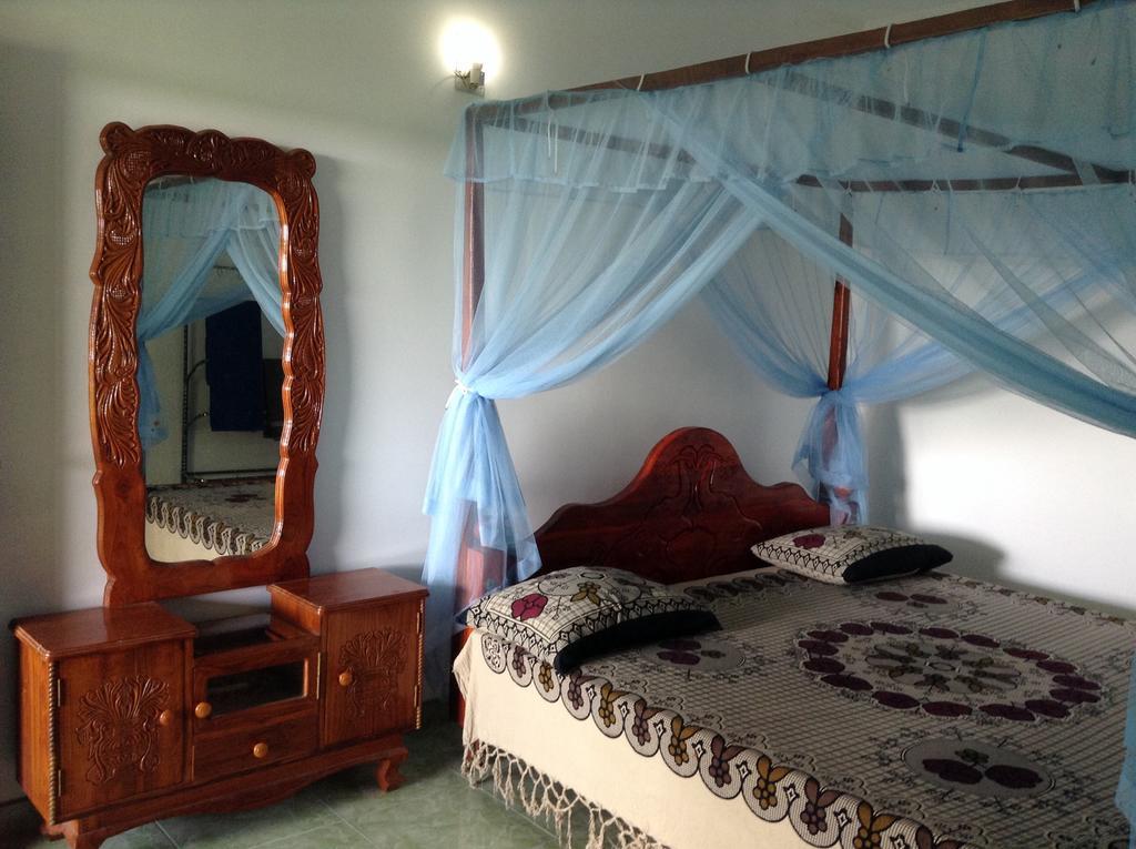 Lagoon Inn Hambantota Buitenkant foto