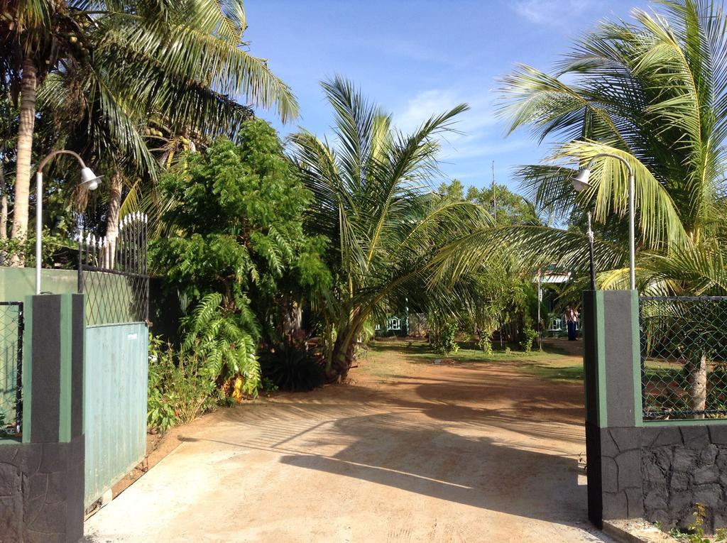 Lagoon Inn Hambantota Buitenkant foto