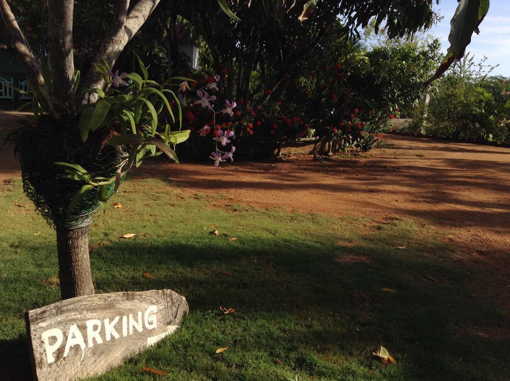 Lagoon Inn Hambantota Buitenkant foto