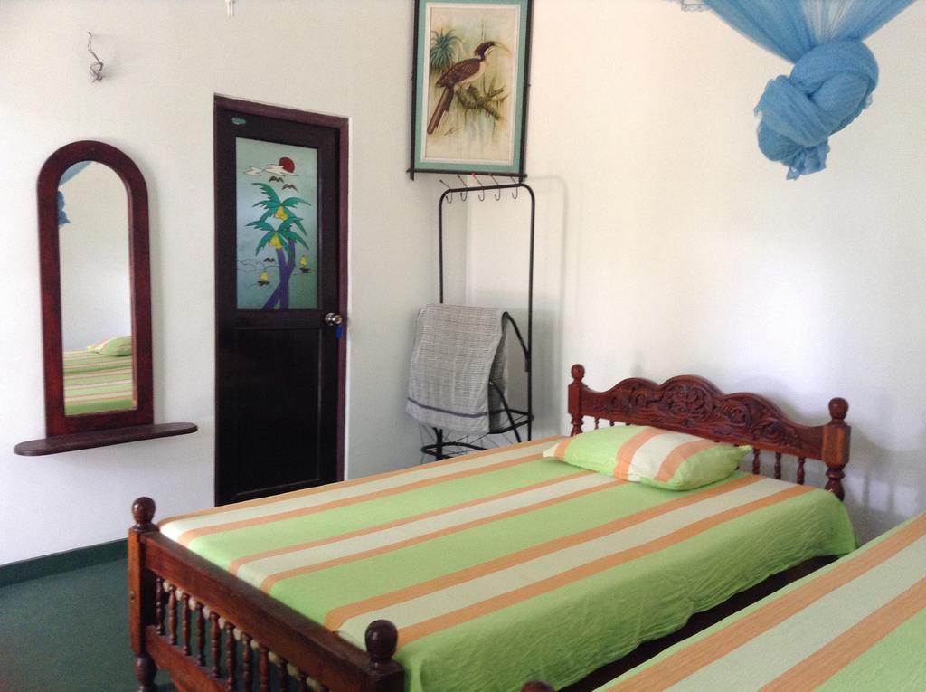 Lagoon Inn Hambantota Buitenkant foto