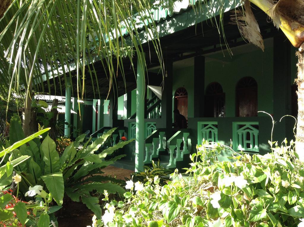 Lagoon Inn Hambantota Buitenkant foto