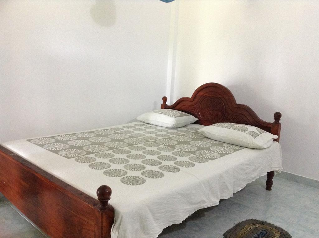 Lagoon Inn Hambantota Buitenkant foto