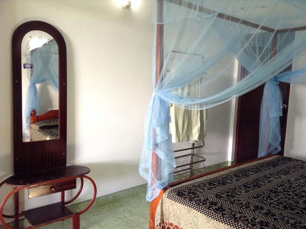 Lagoon Inn Hambantota Buitenkant foto