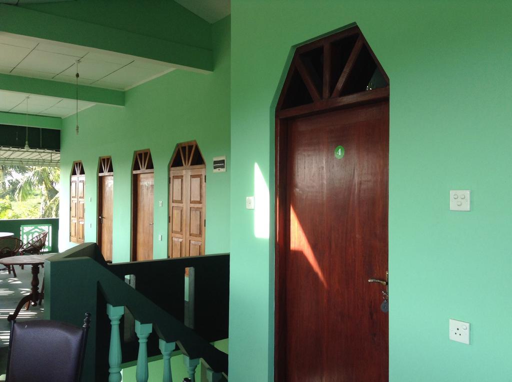 Lagoon Inn Hambantota Buitenkant foto