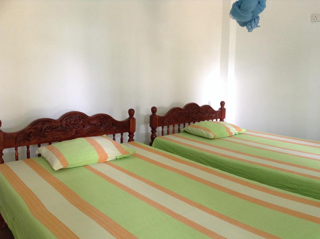 Lagoon Inn Hambantota Buitenkant foto