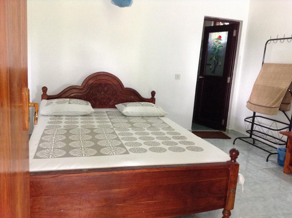 Lagoon Inn Hambantota Buitenkant foto