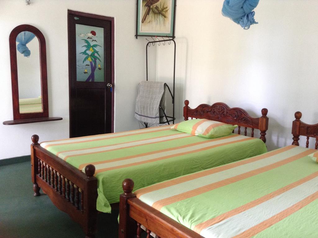 Lagoon Inn Hambantota Buitenkant foto
